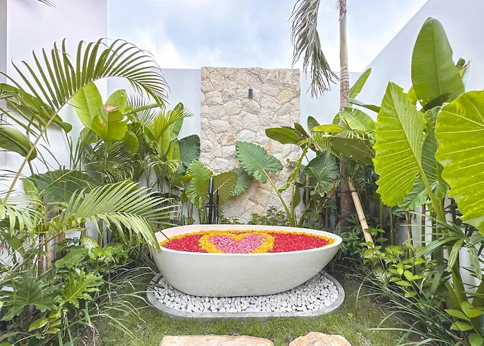 Villa Casa Petak 3 - Serene 2br Modern Sanctuary With Lush Pool In Pererenan